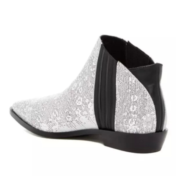 L.A.M.B. Women's Mayor Lizard Print White Pointy Toe Ankle Booties Shoes Sz 10 - Picture 2 of 16